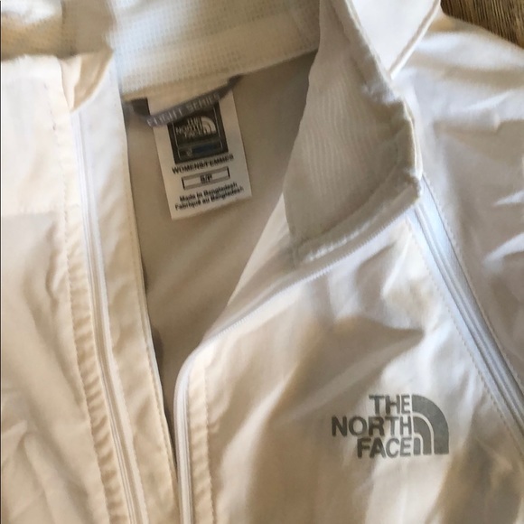 North face - Picture 2 of 3